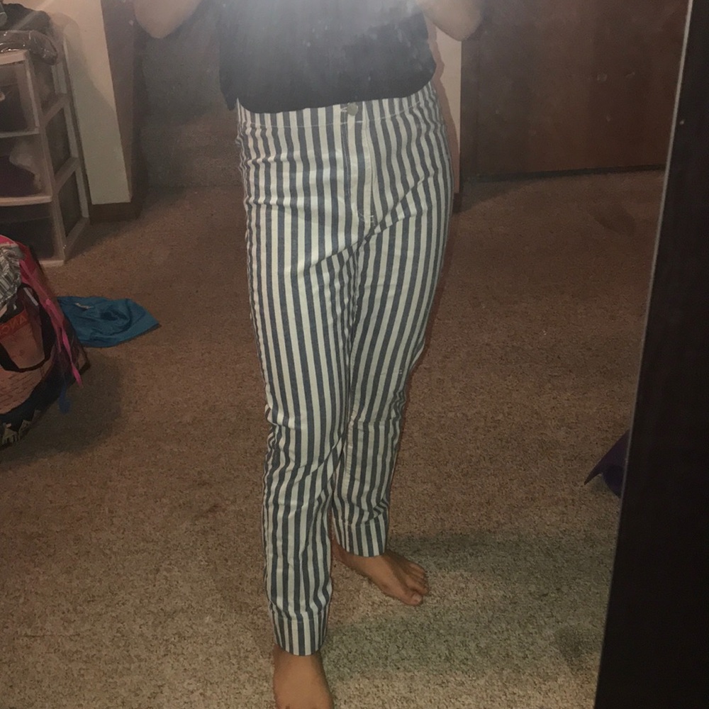 Flattering and loose white and blue striped pants